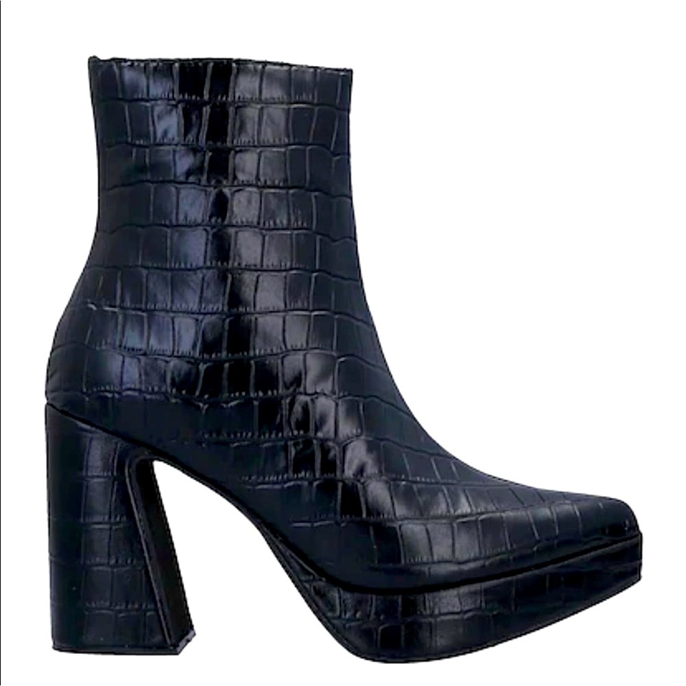 Black Leather Platform Boots; Textured Croc/Chunky Heel/ Jeffrey Campbell 🎀